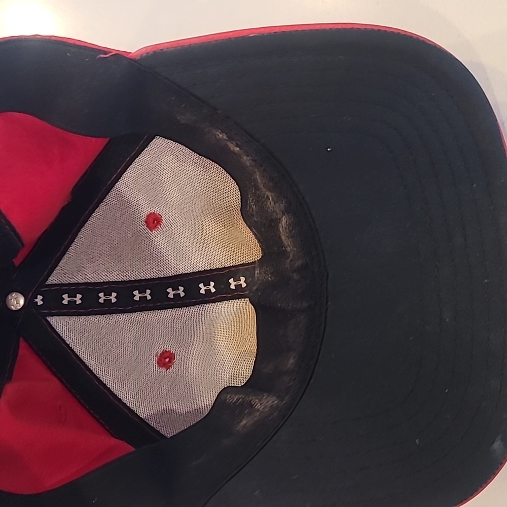 Under Armour Red Hat - Picture 5 of 5